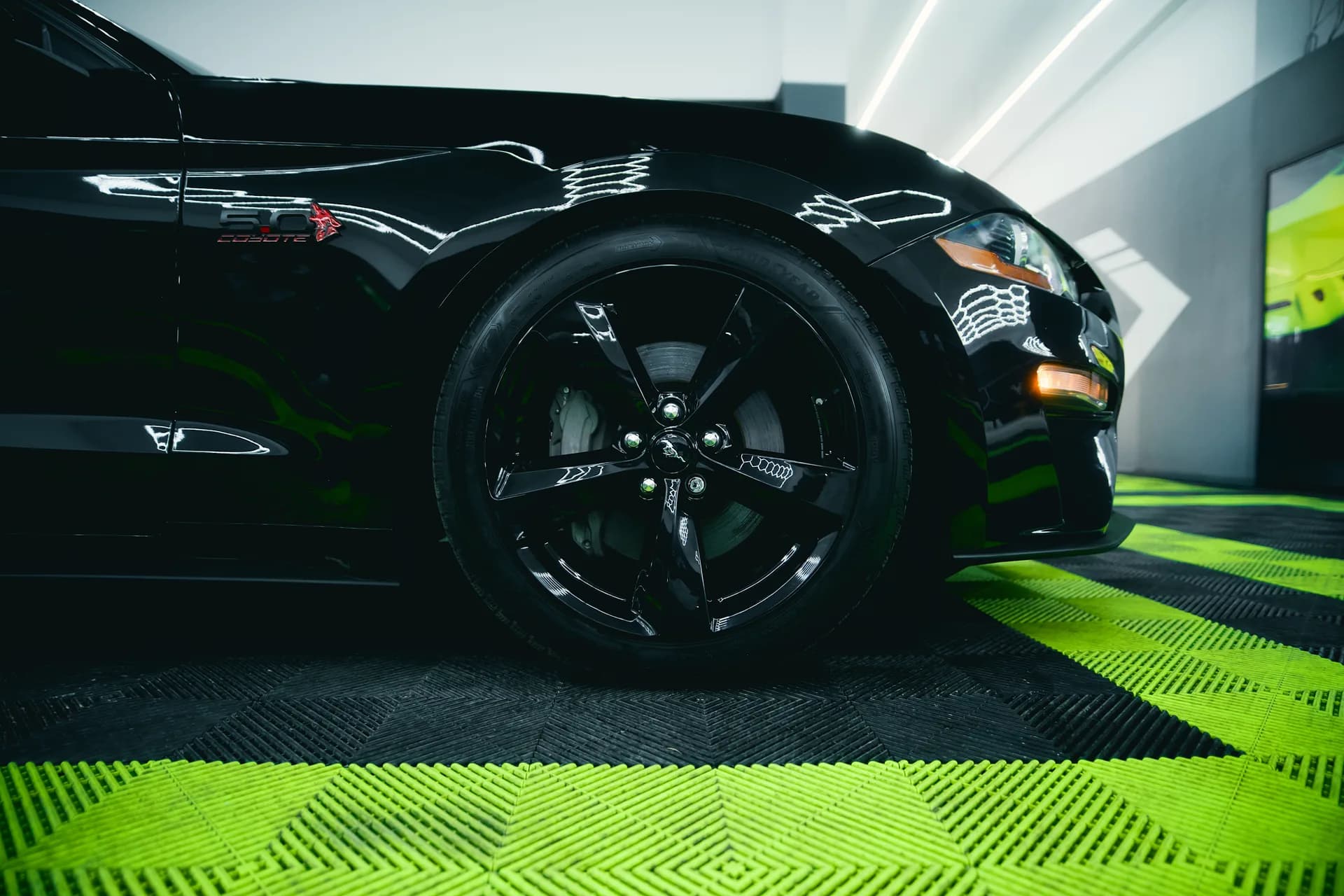 Gallery image 2 of Ford Mustang
