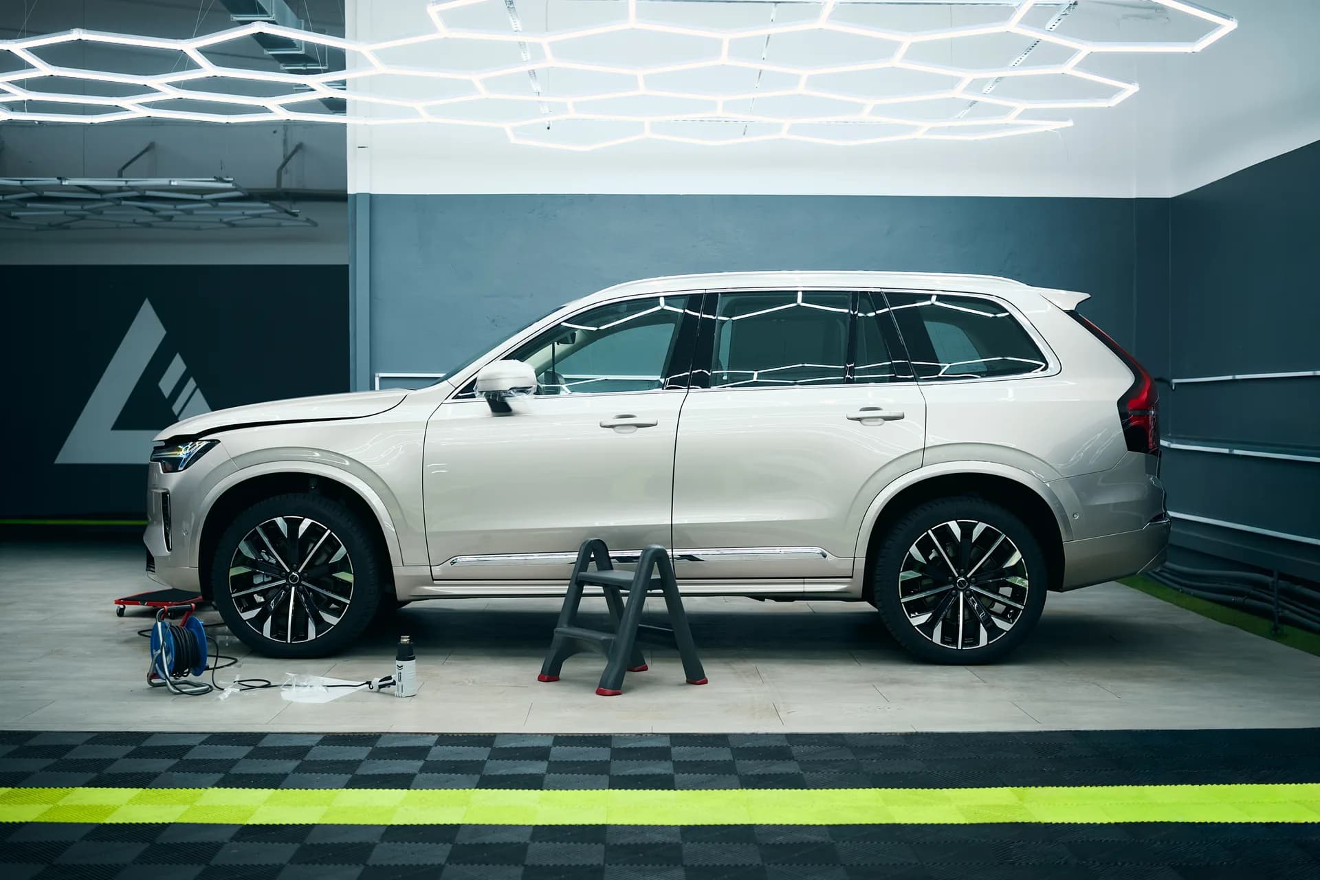 Gallery image 3 of Volvo XC90